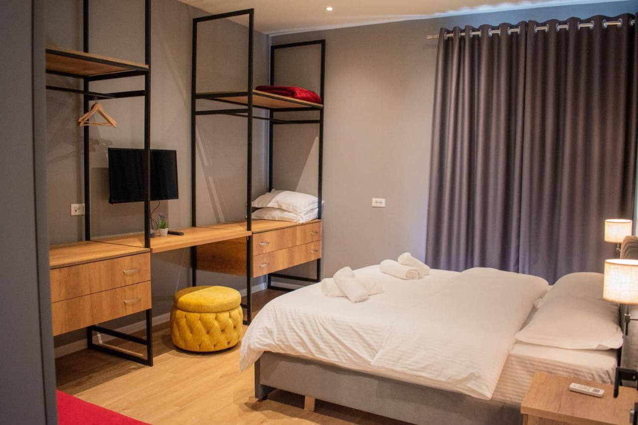 Hotel Tirona *