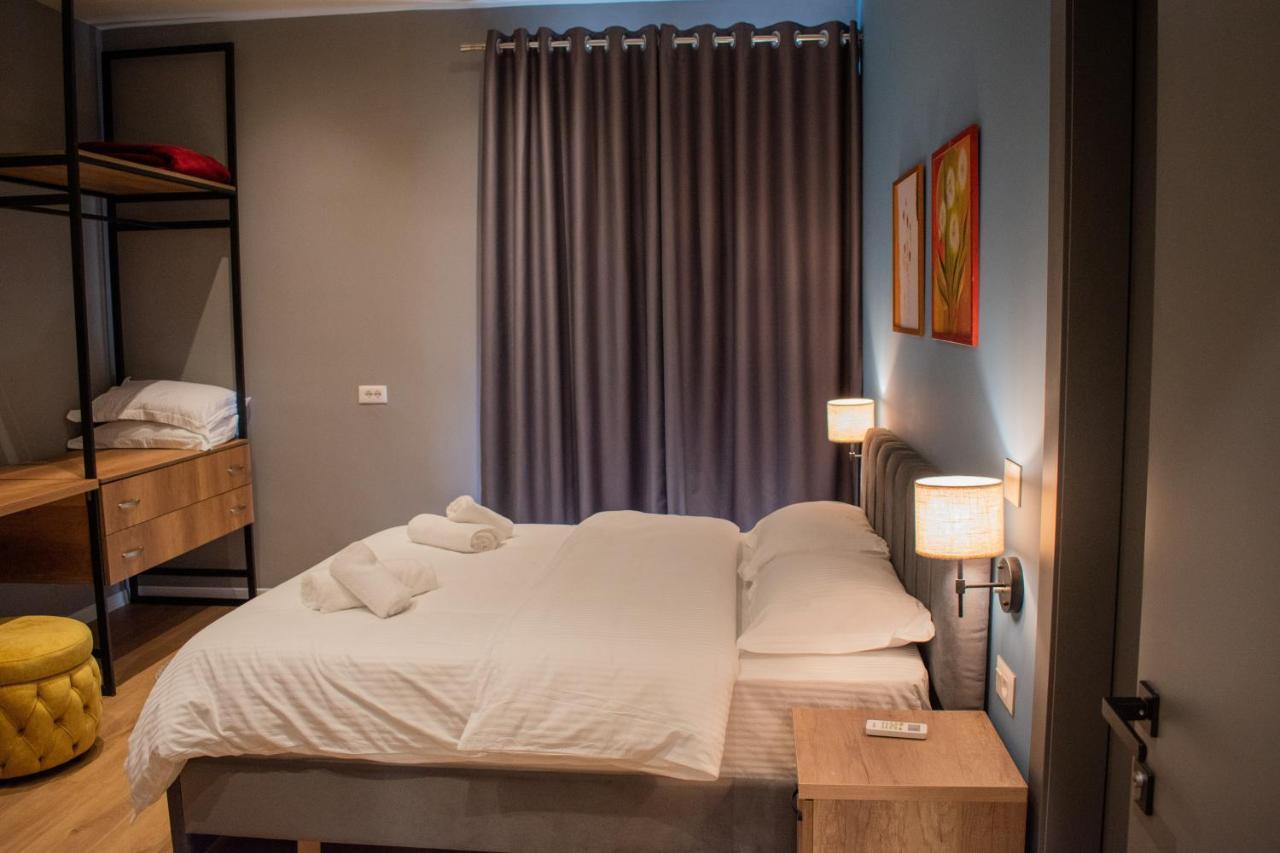 Hotel Tirona * Tirana