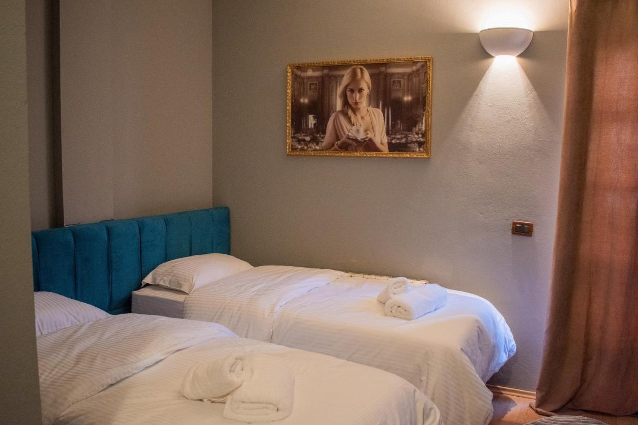 Hotel Tirona *